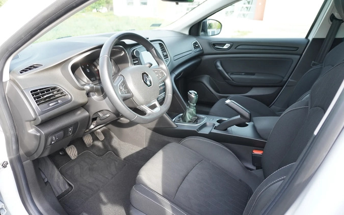 Renault Megane cena 58000 przebieg: 57400, rok produkcji 2019 z Gliwice małe 277
